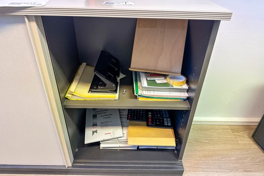 Schrankinhalt: Bürobedarf